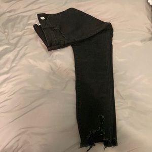 Very good quality, and very comfortable only selling because their to short.